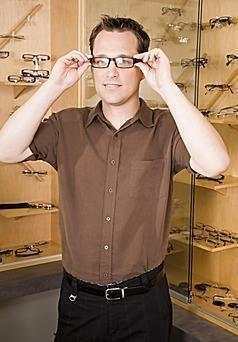 近視多年，中年還需配眼鏡？——兼談物聯網技術在視力健康領域的應用